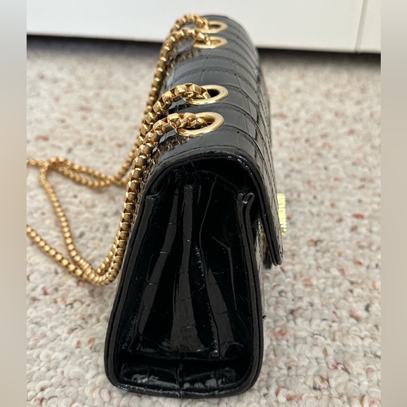 Crossbody Chain Handbag Black With Gold Hardware NEW - Picture 4 of 6